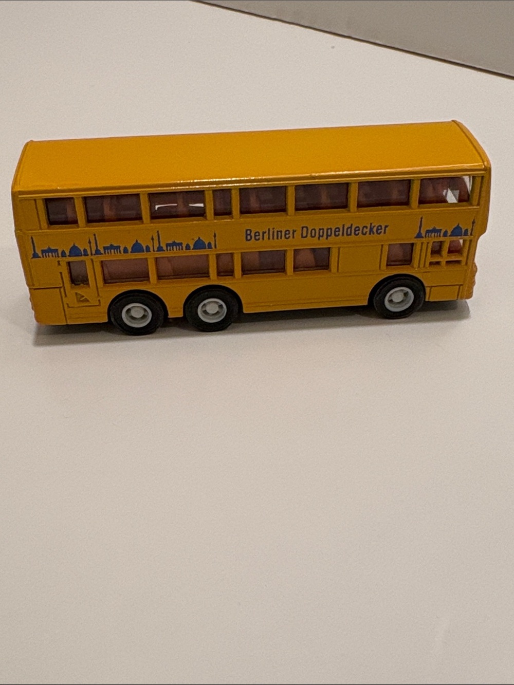 Berliner Doppeldecker Yellow Double-Decker bus by idena